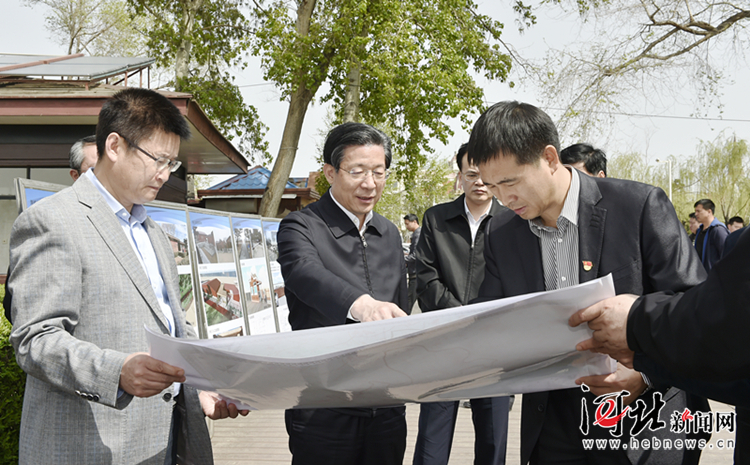 4月30日，省委书记、省人大常委会主任王东峰利用“五一”假期时间到秦皇岛市调研检查。