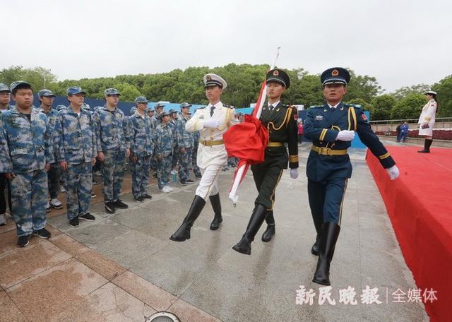 海军成立70周年摄影书法展